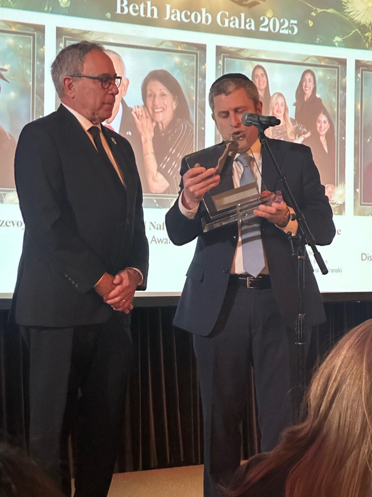 Lester Friedman receiving a community leadership award at the Beth Jacob Congregation Gala in 2025
